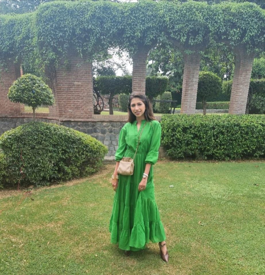 GREEN TIERED MAXI DRESS WITH BALOON SLEEVES AND POCKETS