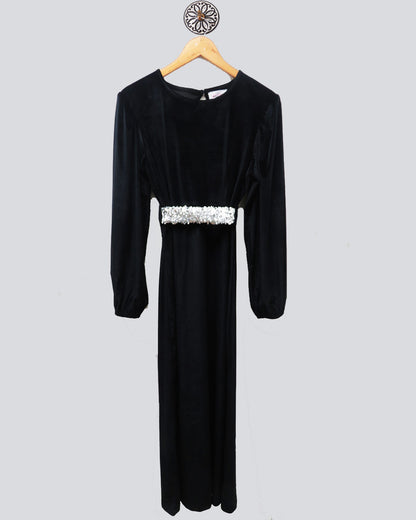 BLACK VELVET LONG DRESS WITH PUFF SLEEVES AND SEQUENCE BELT