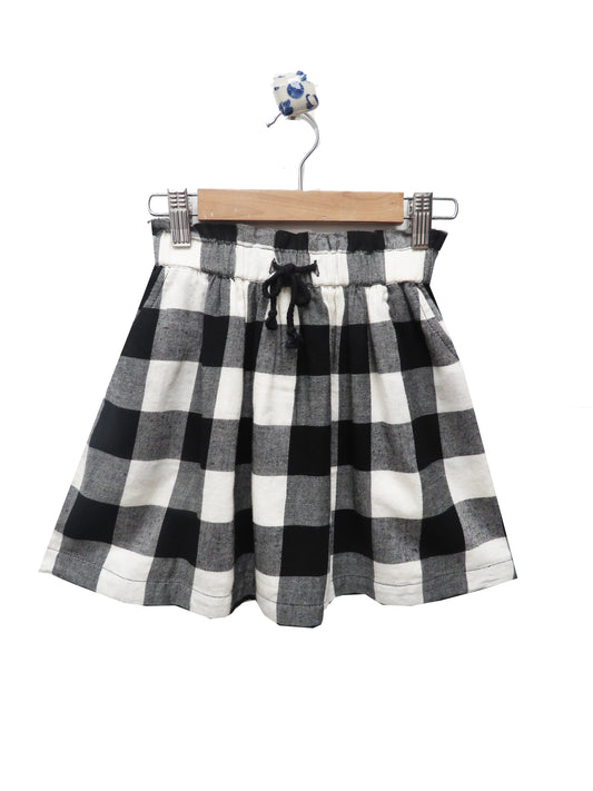 Black And White Chekes Skirt With A Delicate Bow